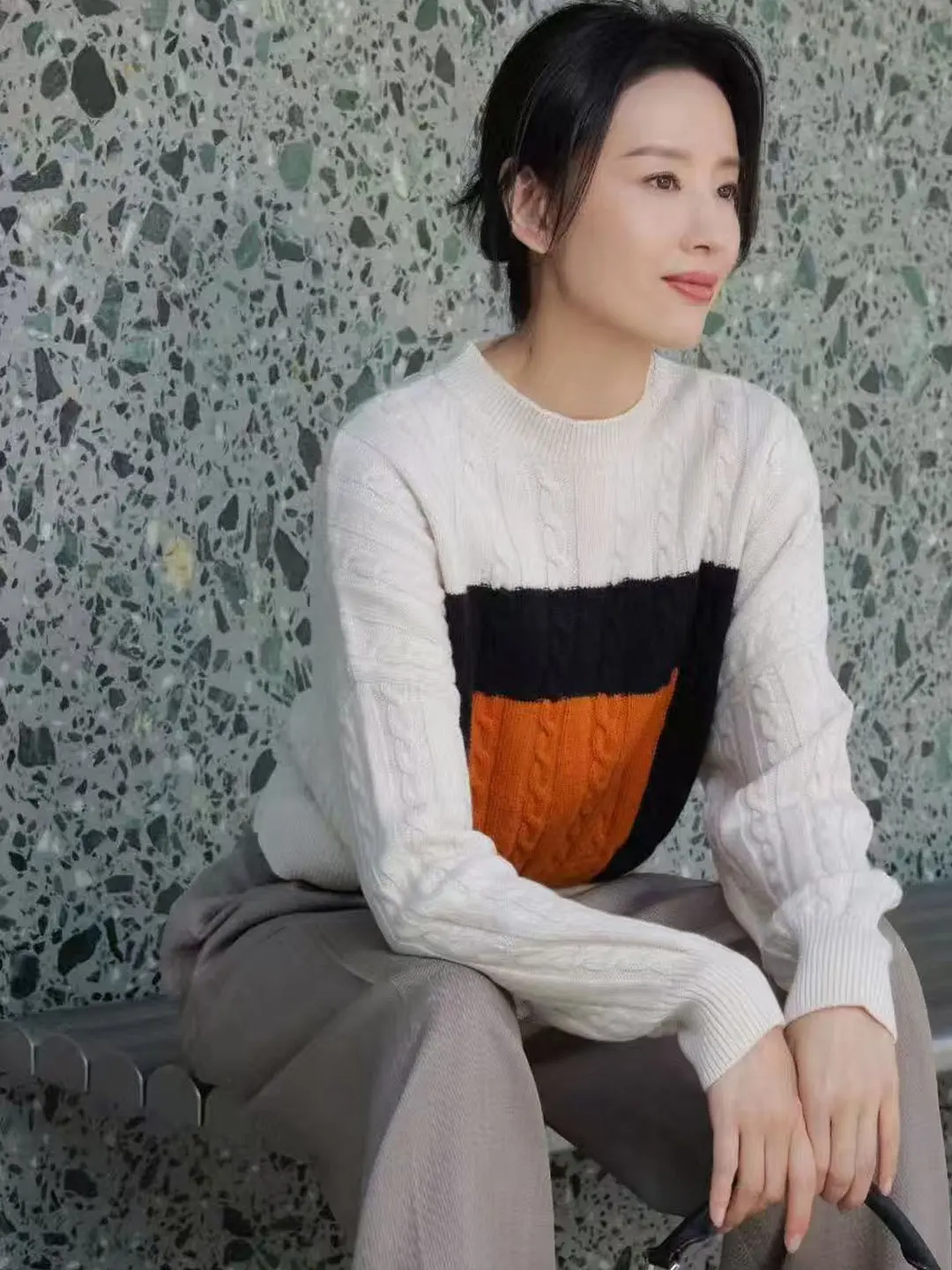 

Кардиган с длинными рукавами и круглым вырезом с цветовыми блоками, 2025 г., женский молодежный и универсальный свитер на осень и зиму