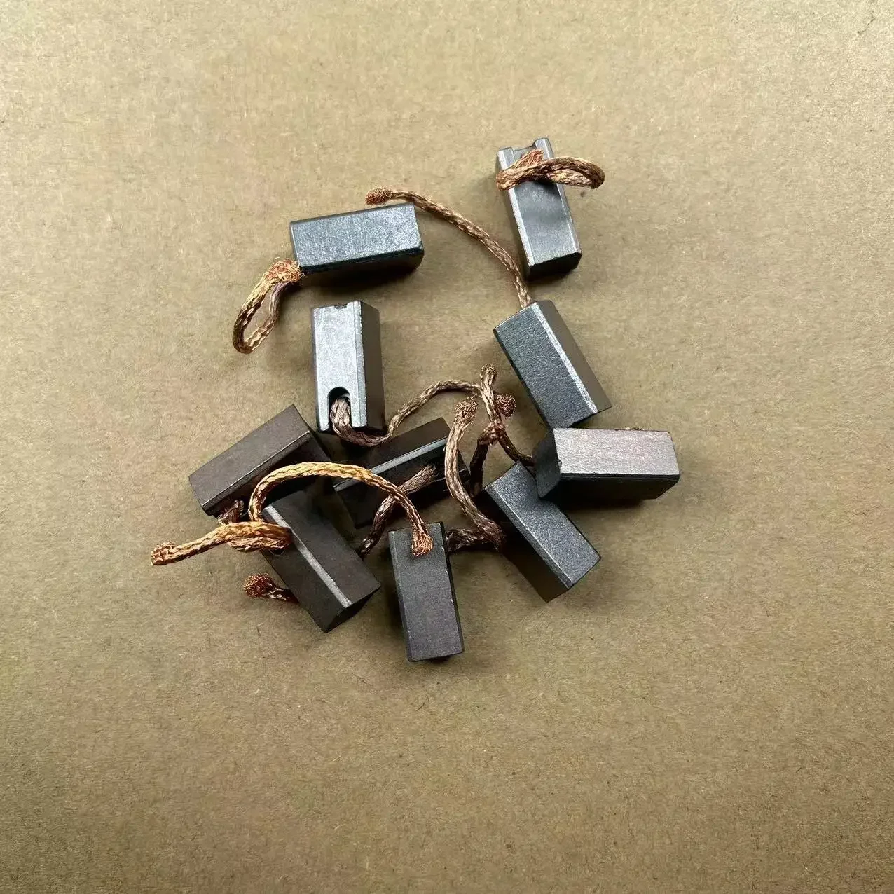 

20pcs Car Window Wiper Motor Engine Copper Carbon Brush 3*4*5*6*7*8*9*10*12*14*15*16*17*18mm Auto Parts