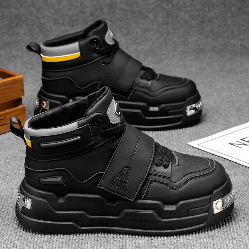 

Men Outdoor Ankle Boots 2025 Autumn Comfortable Non Slip Casual Shoe Short Boot Fashion Platform Metal Decoration High Top Shoes