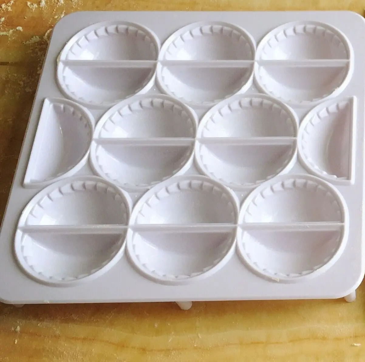 18 Holes Dumpling Mould Ravioli Maker Kitchen Gadget Dumplings Accessories Jiaozi Maker Device Easy DIY Meat Pelmeni Mold