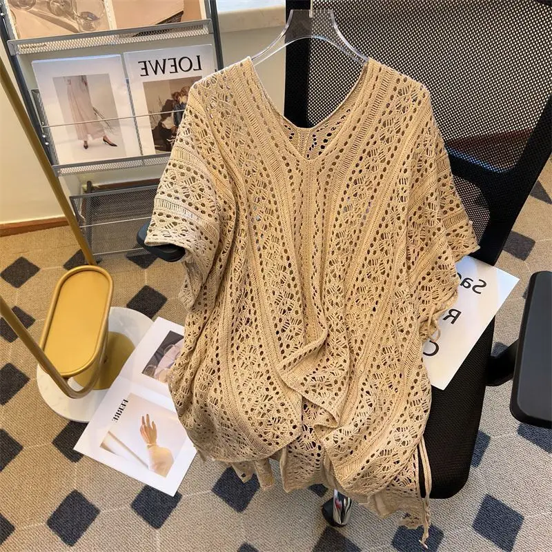 V-neck Hollow Short Sleeved Knitted Sweater for Women\'s Thin Spring Design, Unique and Loose Fitting Top