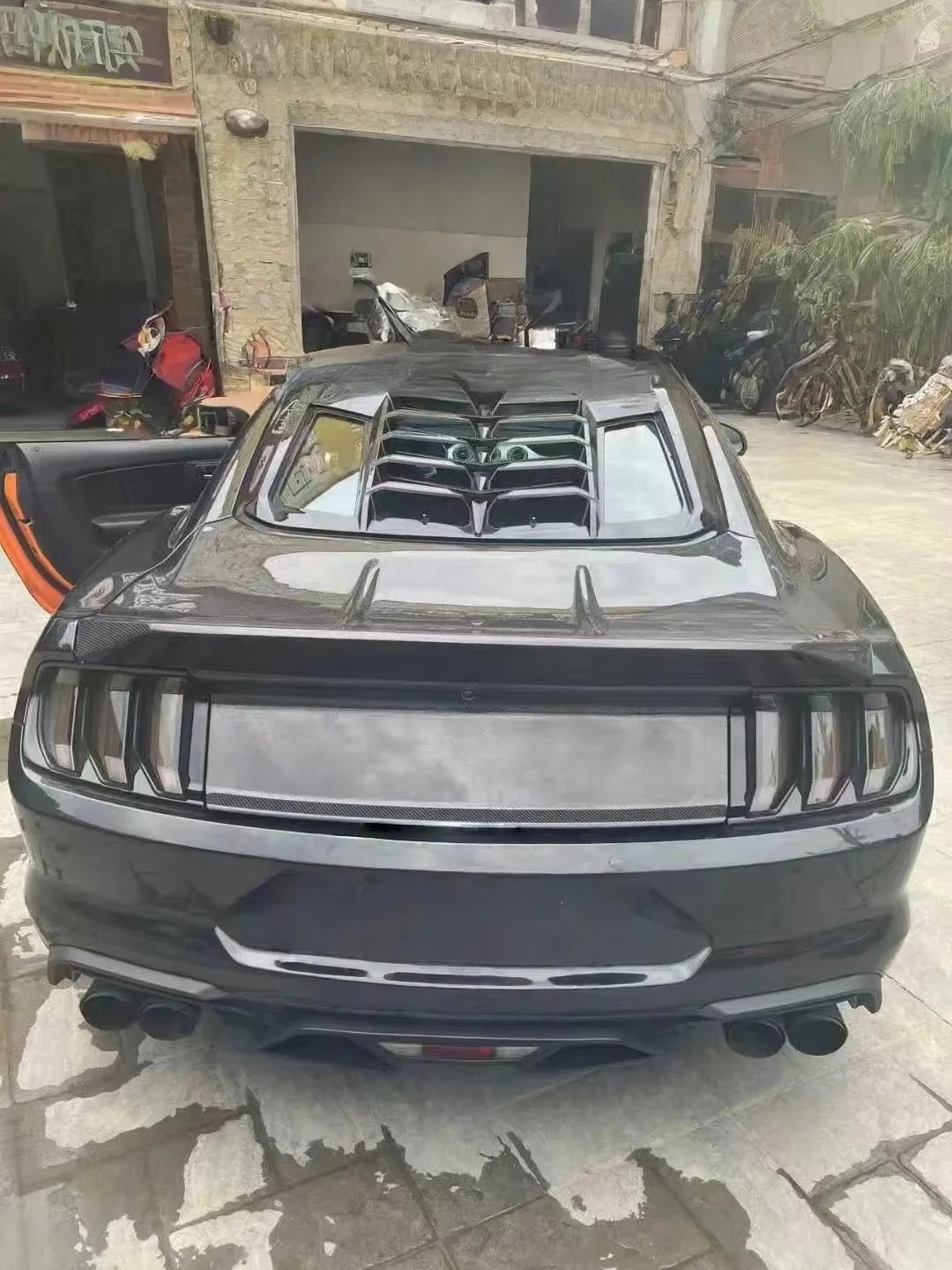 High Quality CSL Style Carbon Fiber Trunk for 2015-2023 Mustang Rear Tailgate Decoration Screw Installation view 2