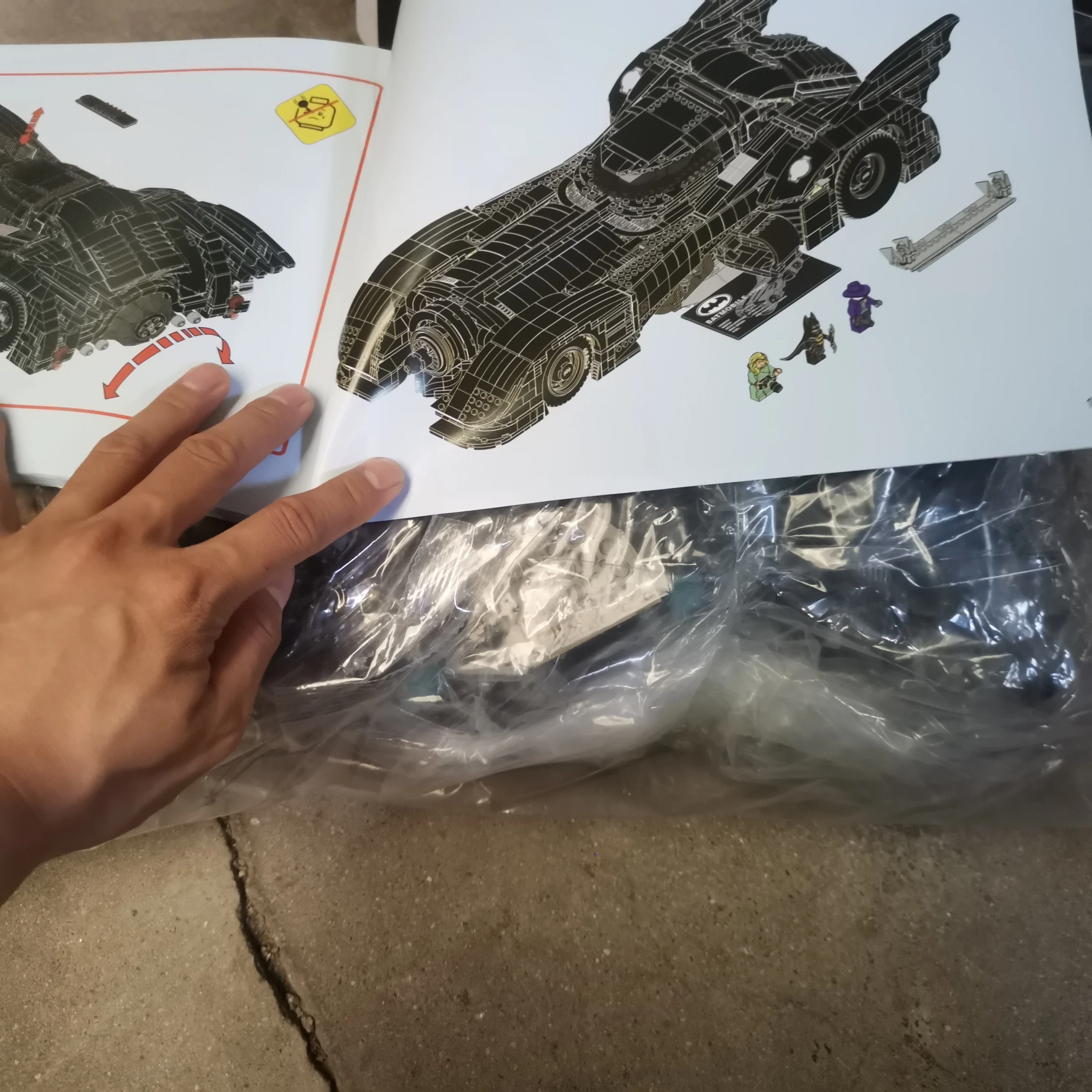 

В НАЛИЧИИ Набор строительных блоков Бэтмобиля 1989 The Tumble 76139 - Известный фильм Супермодель автомобиля Кирпичная игрушка для детей на Рождество