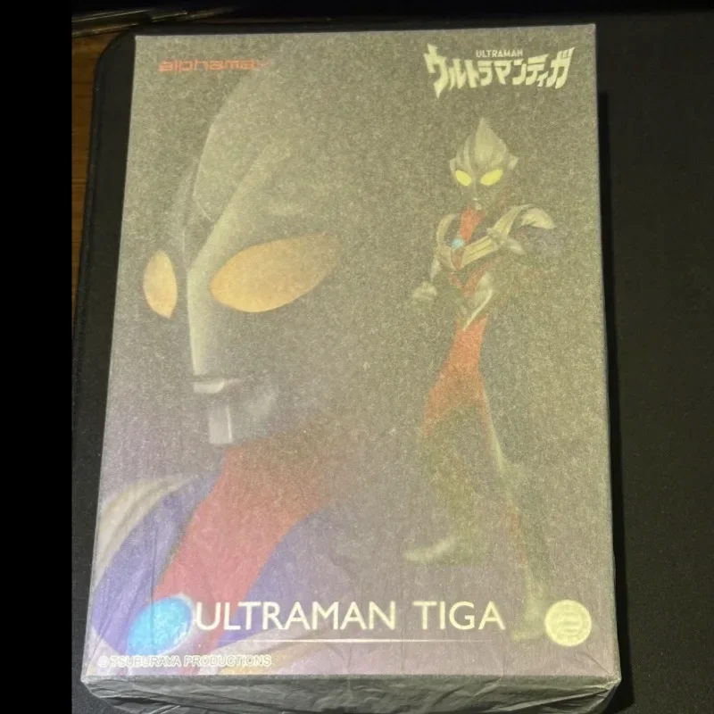 Alphamax commoner Ultraman Tiga commoner wearing Gaia TIGA luminous figure model Japanese genuine