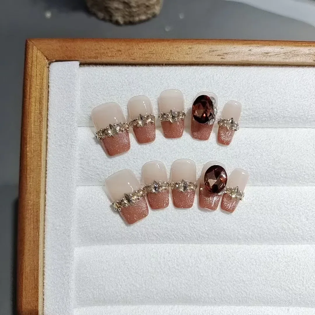 10 قطعة مجموعة أظافر الضغط عارية وذهبية شبه منحرف قصيرة الأظافر مع بريق بيرليسسينت عين القط الفرنسية مع أحجار الراين السوداء