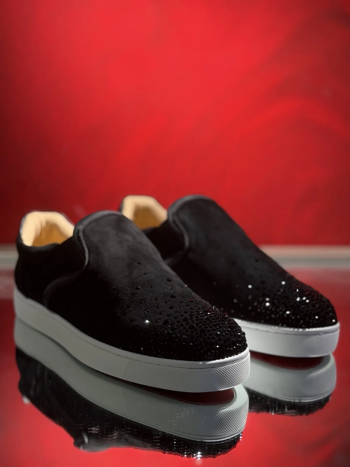 Luxury Men's Rhinestone Low Top Black Suede Leather Slip On Loafers Premium Red Bottom Classic Casual Women Fashion Boat Shoes