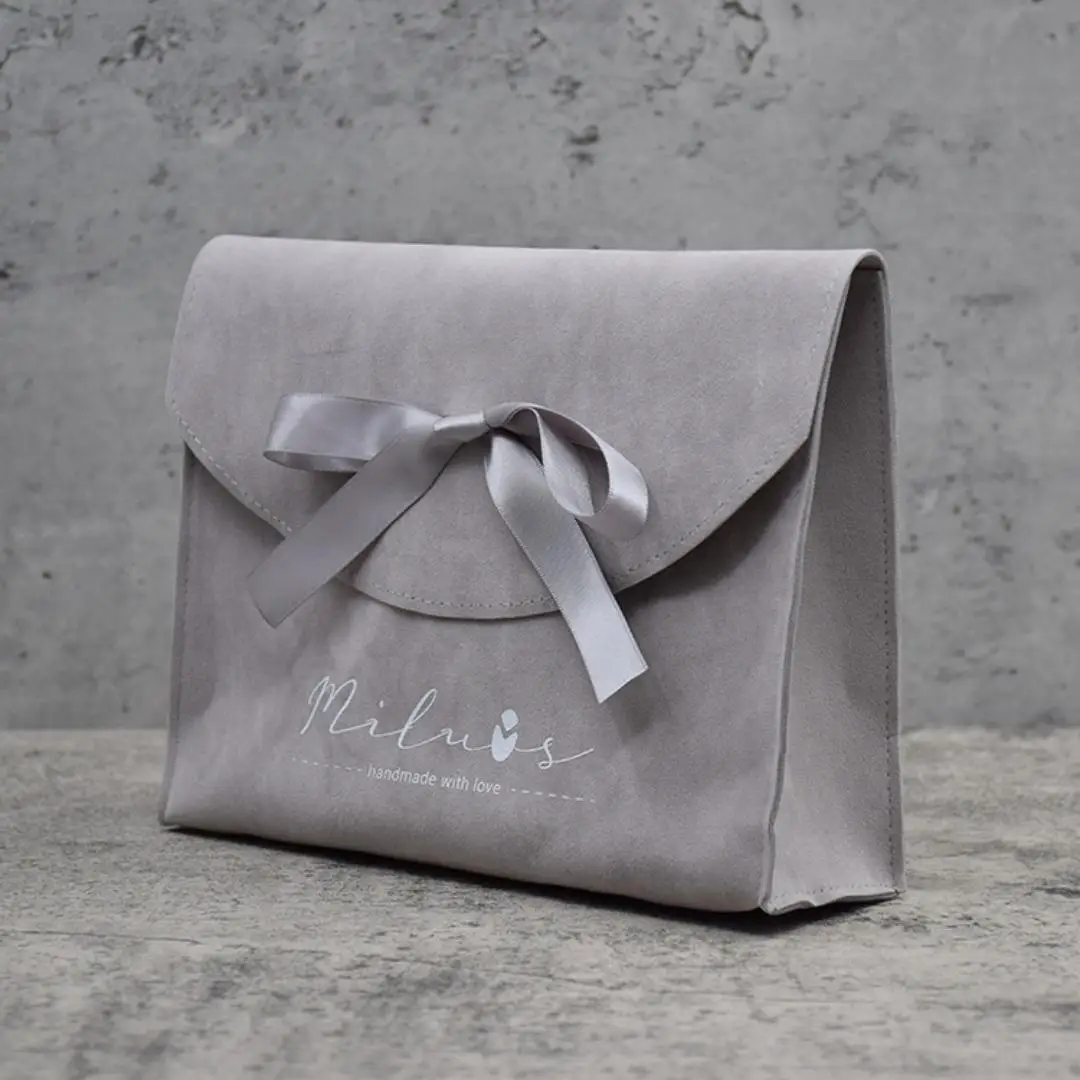 

Newest Luxury design Custom logo printed envelope flap cosmetic jewelry bag Gray suede pouches with bow-knot