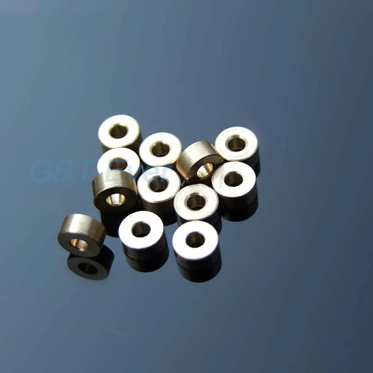 5Pcs Brass Copper Base Bushing OD 5/6mm ID 2.05/2.55/3.05mm Shaft Sleeve Toy Metal Bearing for 2/2.5/3mm RC 4WD Model Axles