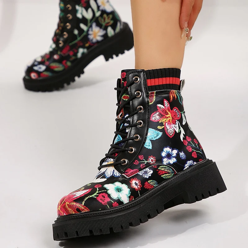 Stivali in ecopelle con stampa colorata di tendenza stivali con plateau alti con lacci da donna 2024 autunno nuove Botas da donna antiscivolo