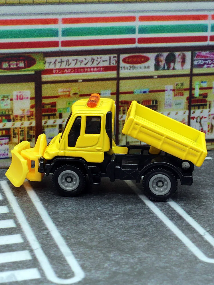 TAKARA TOMY tomica lega modello di auto n. 22 Mercedes Benz UNIMOG spazzaneve, regalo di festa di natale di Halloween per bambini per ragazzi