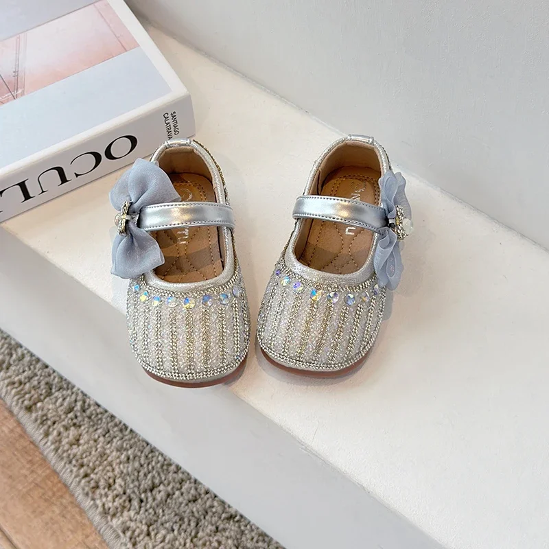 Silver Girls Leather Shoes with Colored Diamonds Pearl Bows Anti Slip Soft Sole Spring and Autumn Outdoor Princess Leather Shoes