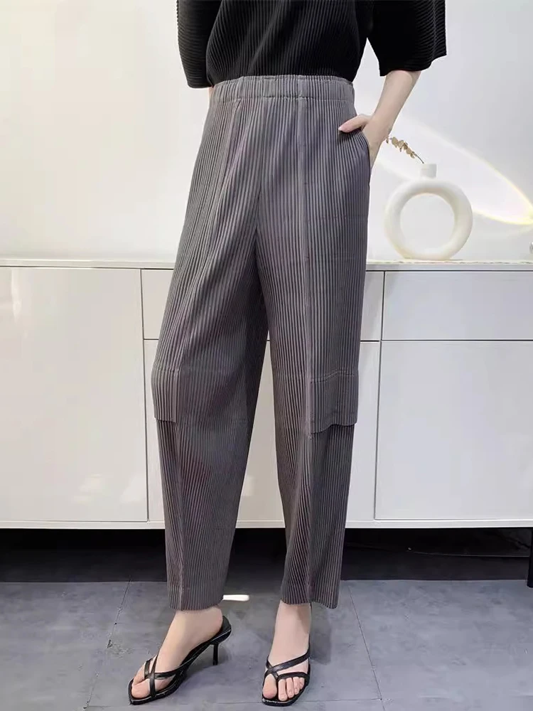 GVUW Pleated Pencil Pants Women Elastic Waist Pockets Solid Color New 2024 Niche Design Autumn Female Casual Trousers 17G7910