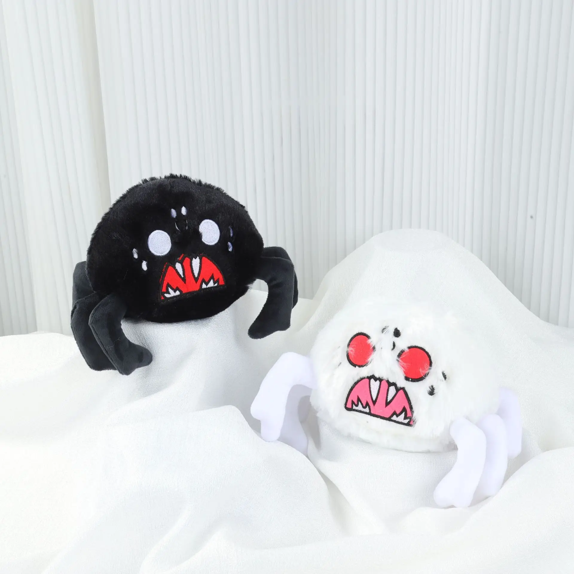 

Don't Starve Black White Spider Plush Toy Game Peripheral Doll Bedroom Sofa Decoration Pillow Children Holiday Birthday Gifts