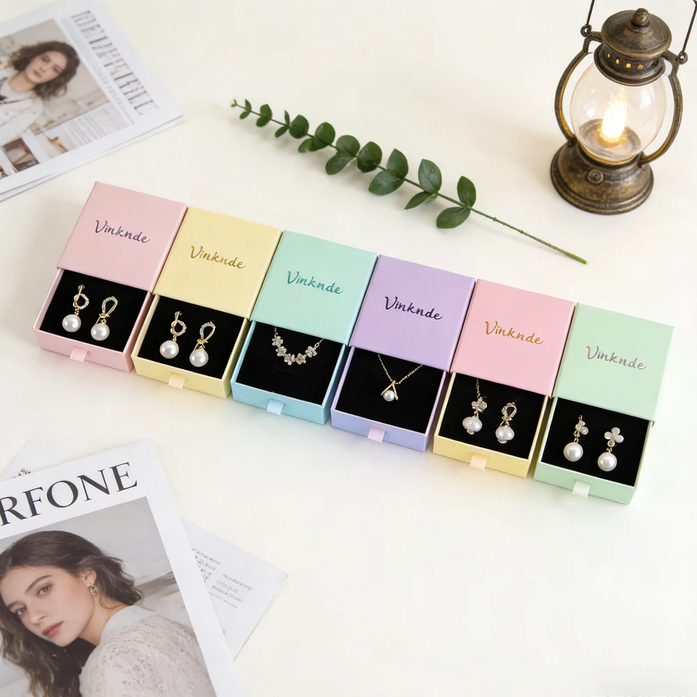 

Оптовая продажа (дропшиппинг) 100 шт. подарочных коробок для ювелирных изделий с логотипом на заказ, открытками, органайзеров для ожерелий и браслетов