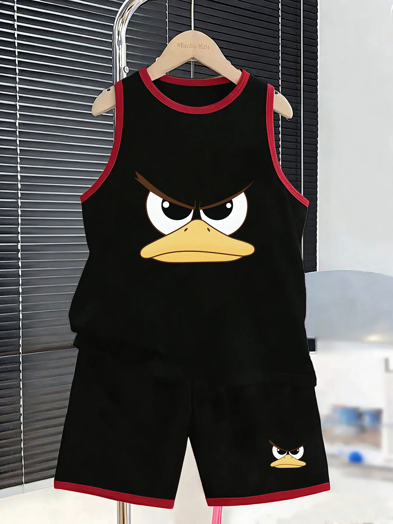 Boys' Angry Birds-themed Tank Top and Shorts Set, creating a cute and fun summer look. Selected skin-friendly and breathable fab