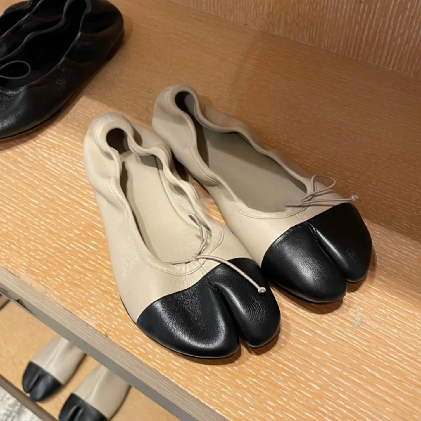 Women Soft Leather Split Toe Tabi Ballet Flats Mini Bow Two Tone Colorblock Slip On Casual Daily Ballerina Shoes Leisure Lady De
