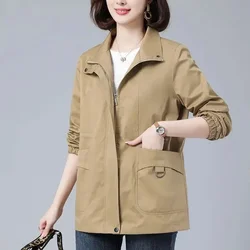 Compridas mangas Stand Collar Trench Coat, Mom Outfit, cor sólida, bolsos com zíper, cinto, solto, lazer, versátil, novo, primavera e outono