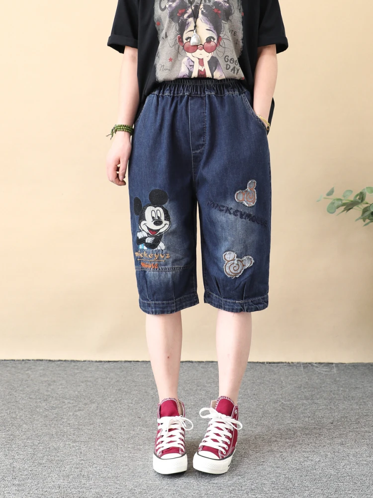 Рисунок 4 - Джинсовые брюки с мультяшными буквами и вышивкой