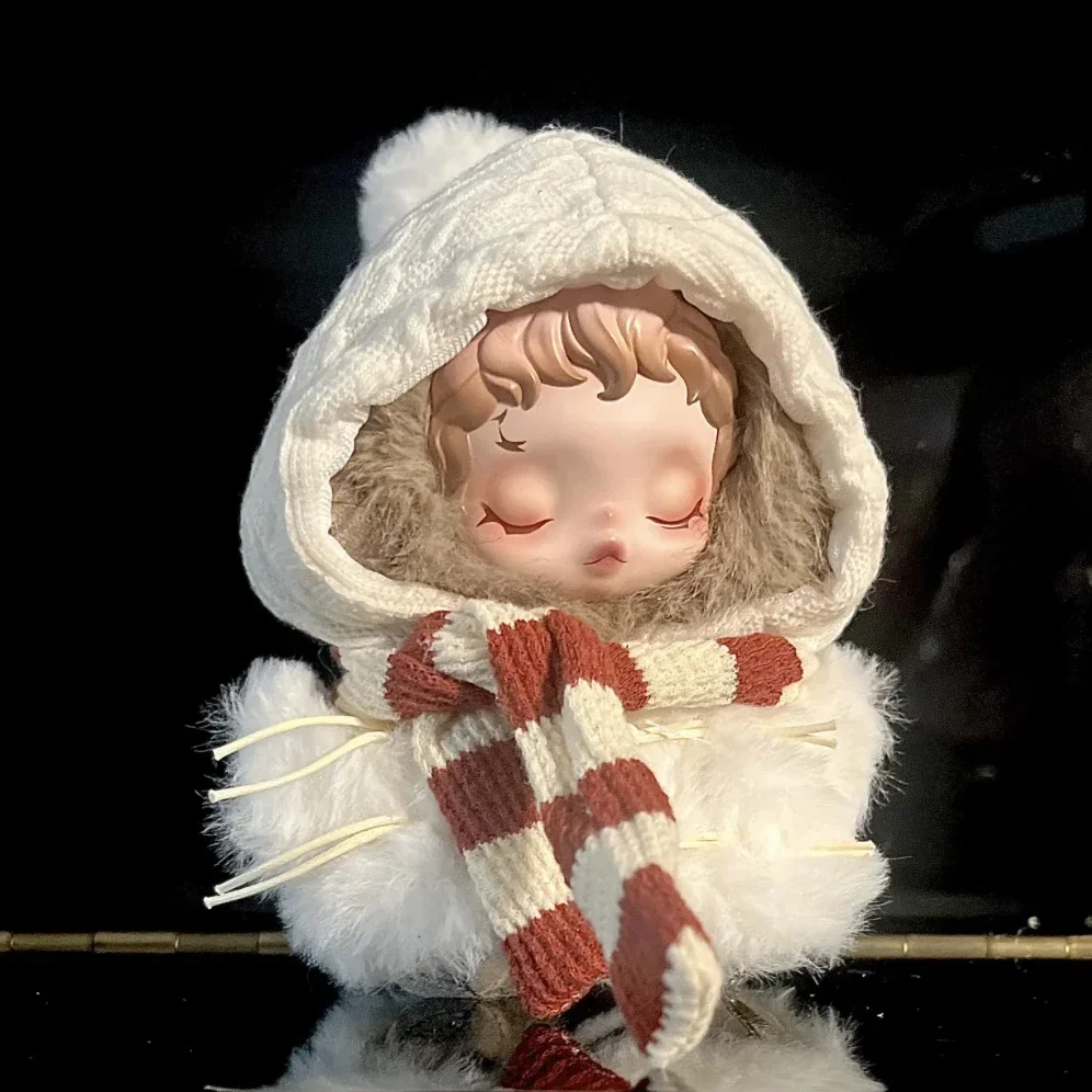 

Holiday Ready Doll Outfits For 15/17cm 1st-3rd Gen Labubu And DIMOO Christmas Special White Hooded Jumpsuit With Colorful Scarf