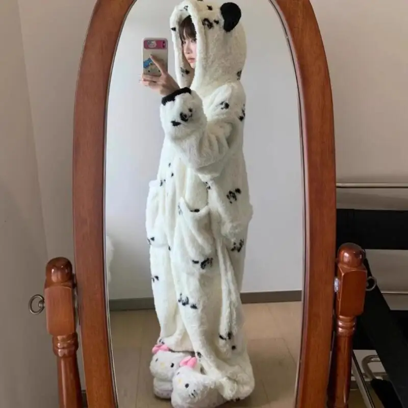 Panda Cartoon Pigiama intero per le donne Inverno Flanella Carino Allentato Soffice Tutina Pigiama Pigiama Femmes Morbido Peluche Indumenti da notte