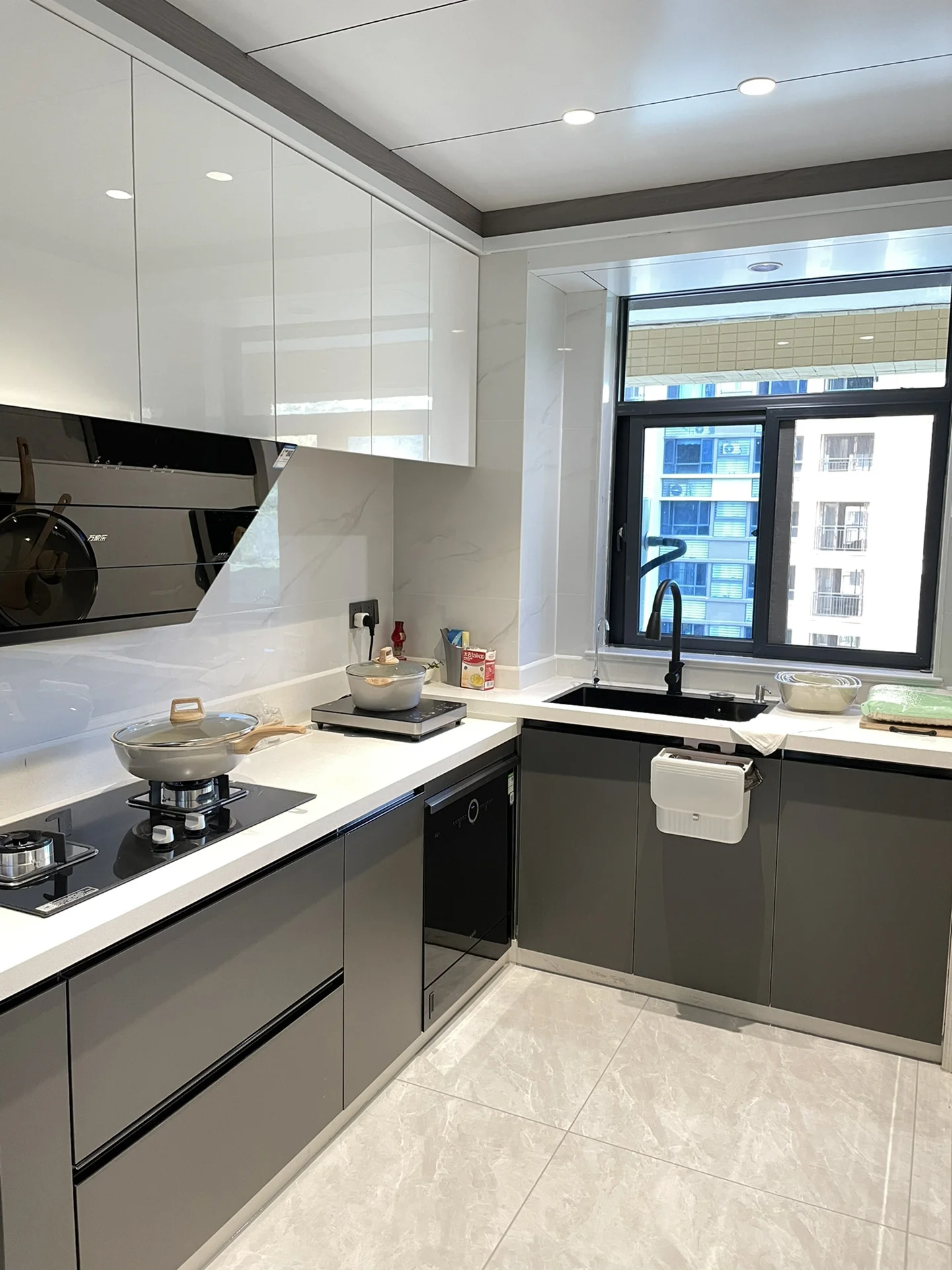 ^Modern Wood Whole Cabinet Kitchen System Furniture Multi-layer Solid Wood Panel Eco-Friendly Water Resistant PET Sheet Doors