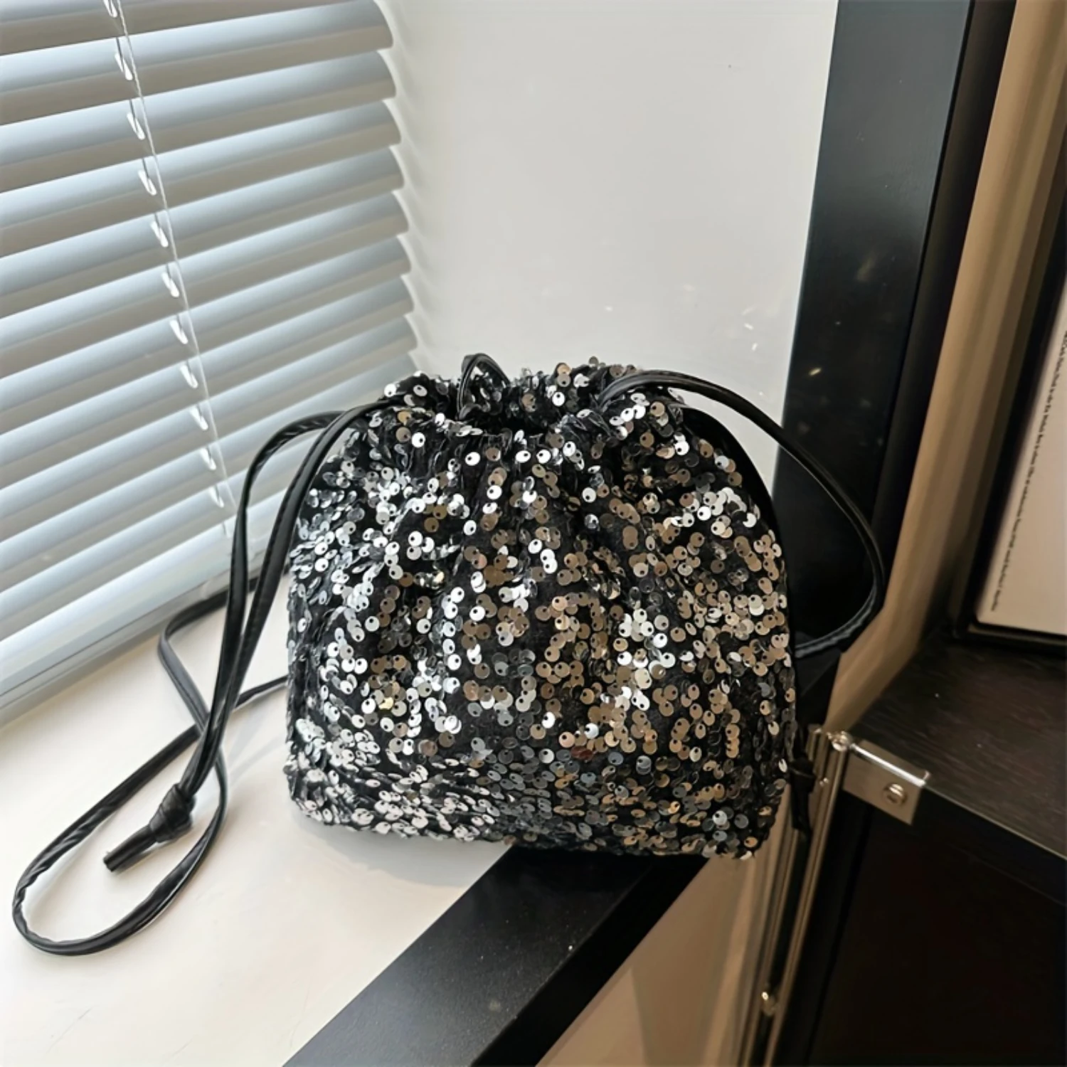 

Сумка через плечо на шнурке, кошелек через плечо с блестящими пайетками, модная женская сумка-ведро