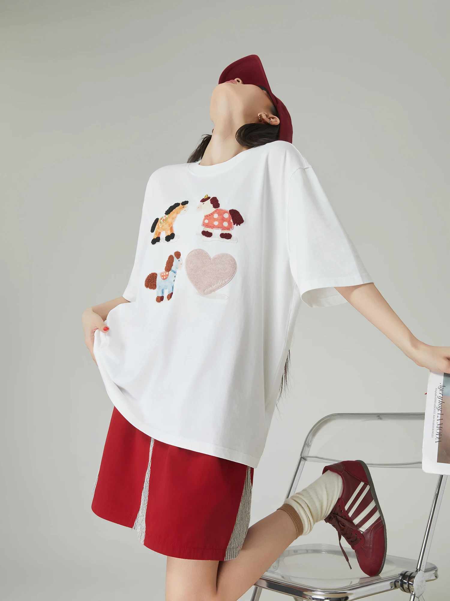 

Белая футболка Luy с вышивкой, свободного кроя, повседневная, женская, в корейском стиле, универсальная, удобная, с коротким рукавом