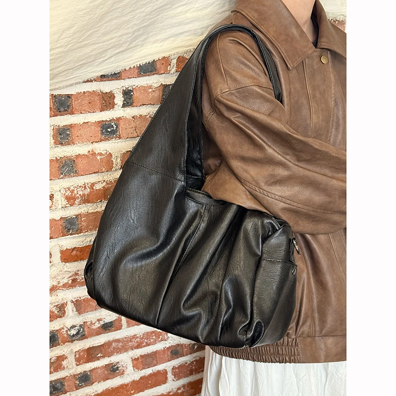 

High-end niche vintage tote bag for women, new large-capacity soft leather handbag, versatile biker bag