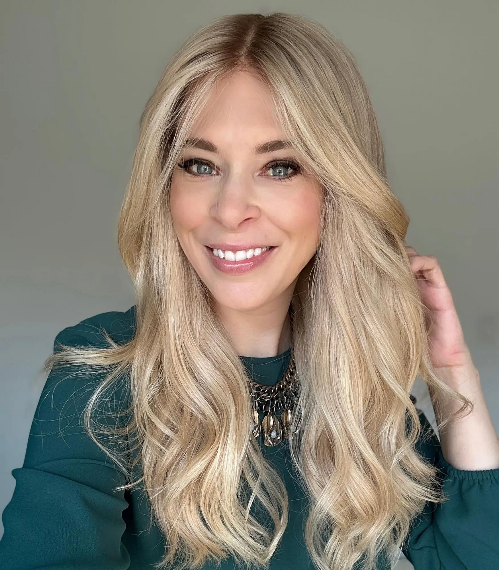 شعر مستعار عالي الكثافة 13x4 أومبير الرماد شقراء الدانتيل شعر مستعار أمامي ألياف مقاومة للحرارة شعر مستعار موجة طبيعية غلويليس غطاء كبير صغير الحجم