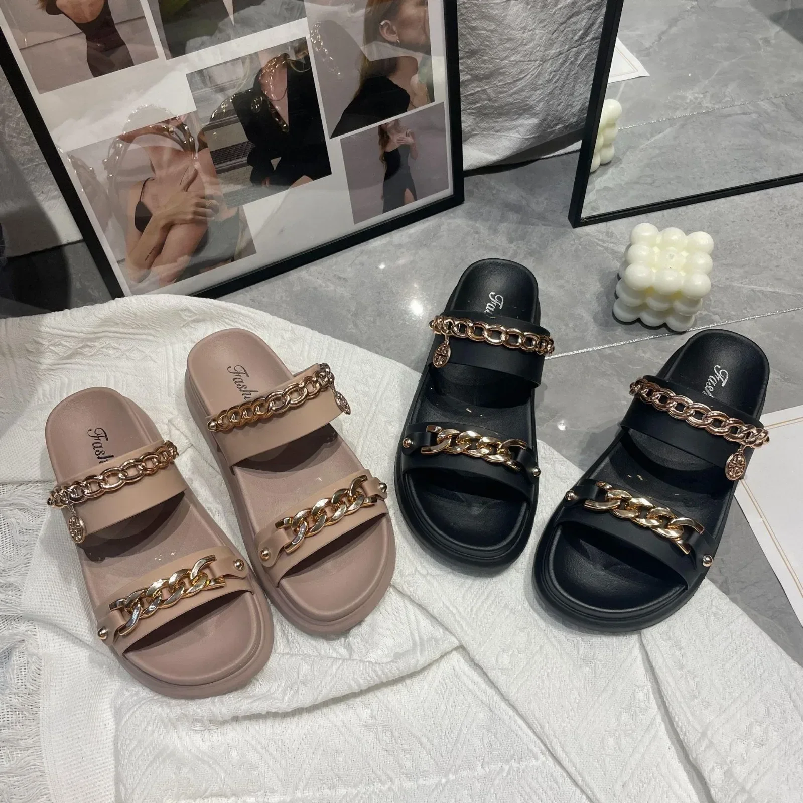 2024 Modern Slippers Double Band Comfortable Women\'s Slippers Retro Gold Chains Summer Shoes for Women Solid Color Flip-flops