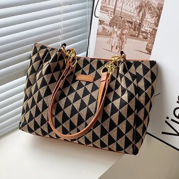 

2025 Hot Sale Women Handbag Geometric Pattern Printing Retro Maillard Style Crossbody Shoulder Bag Portable Work Commuting