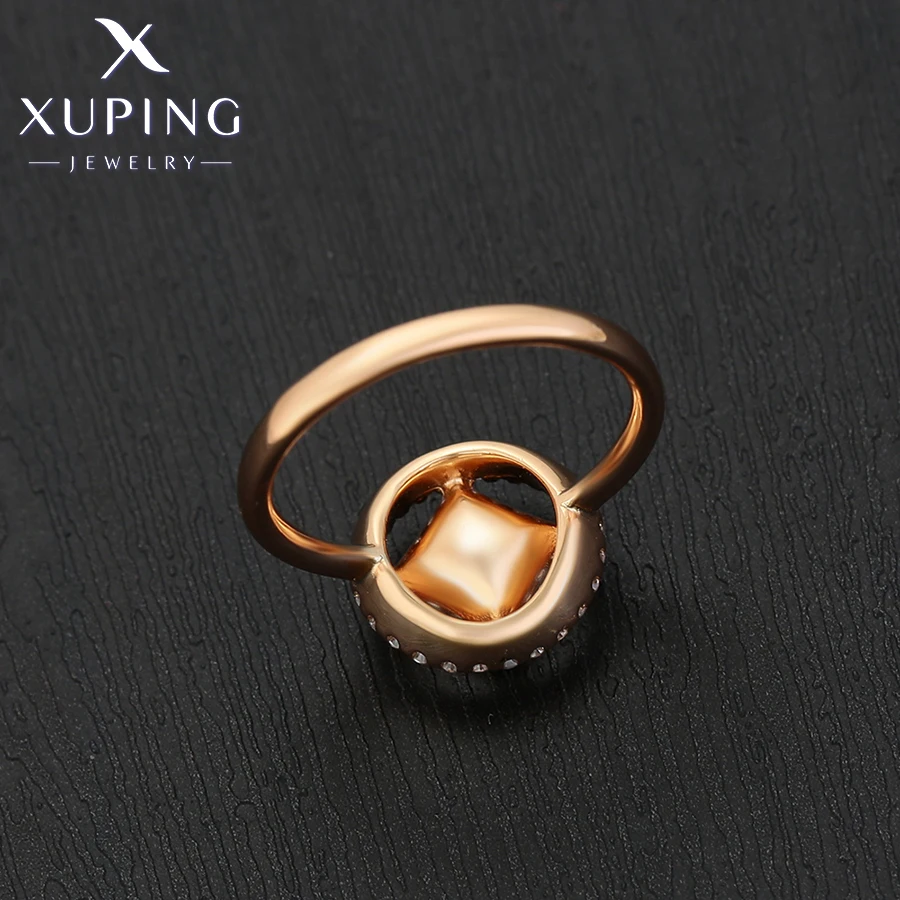Xuping Jewelry Fashion Elegant Gold Color Square Crystals Ring for Women 610426039