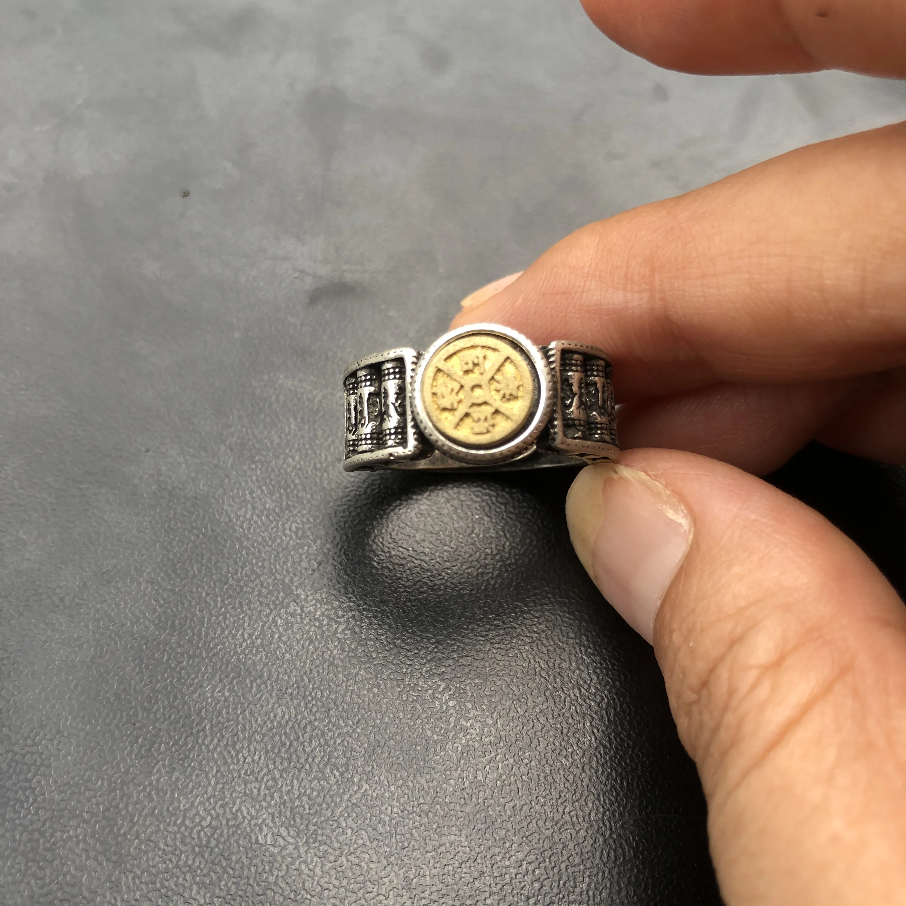 Vintage Two-tone Rotatable Ring Tibetan Dharma Wheel Buddhist Amulet Open Adjustable Men Retro Religious Jewelry Gift
