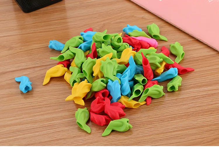 100PCS Creative Stationery Silicone Fish Pen Holder Children's Student Pencil Writing Pen Holder Correction