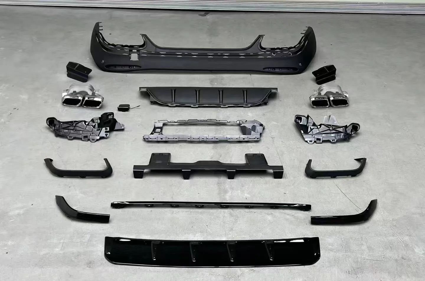 ForMercedes Benz 2023+X254 GLC Class GLC 200 260 300 to GLC63 forAMG Car Bumper Rear Diffuser Car Grille