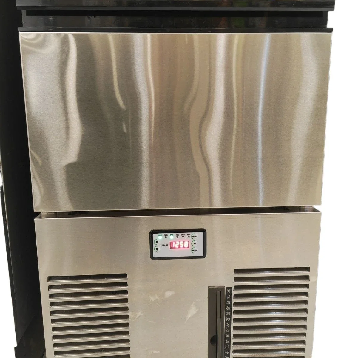 SC100 Ice Maker Commercial Spray Ice Maker 28x28x32 Generous Ice Cube