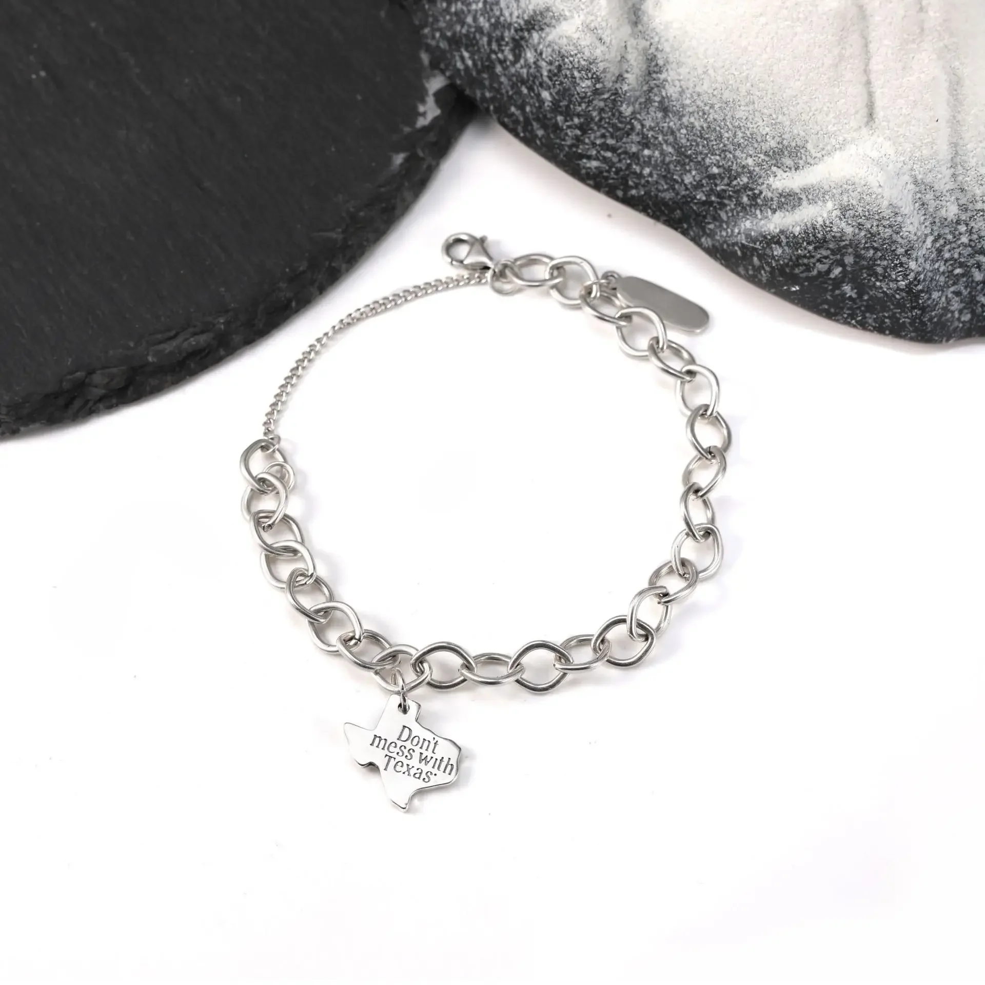 Vintage Silver Charm Bracelet for Women, Chunky Link Chain Bracelet with Texas Map Tag, Cowboy Boot & Cross Pendant, Adjustable Retro Metal Wrist Jewelry, Trend Stackable Bracelets, Western Style Accessory, Birthday Holiday Gift for Girls Daily Wear