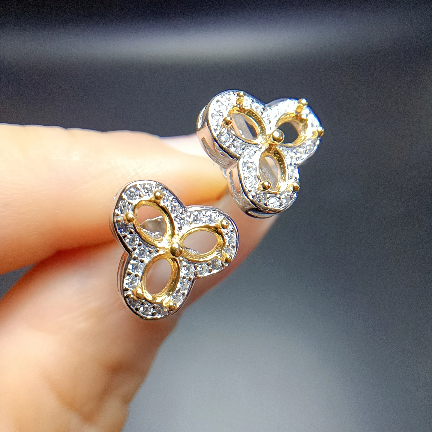 

Женские серьги-банты из серебра 925 пробы, 3 х4 мм