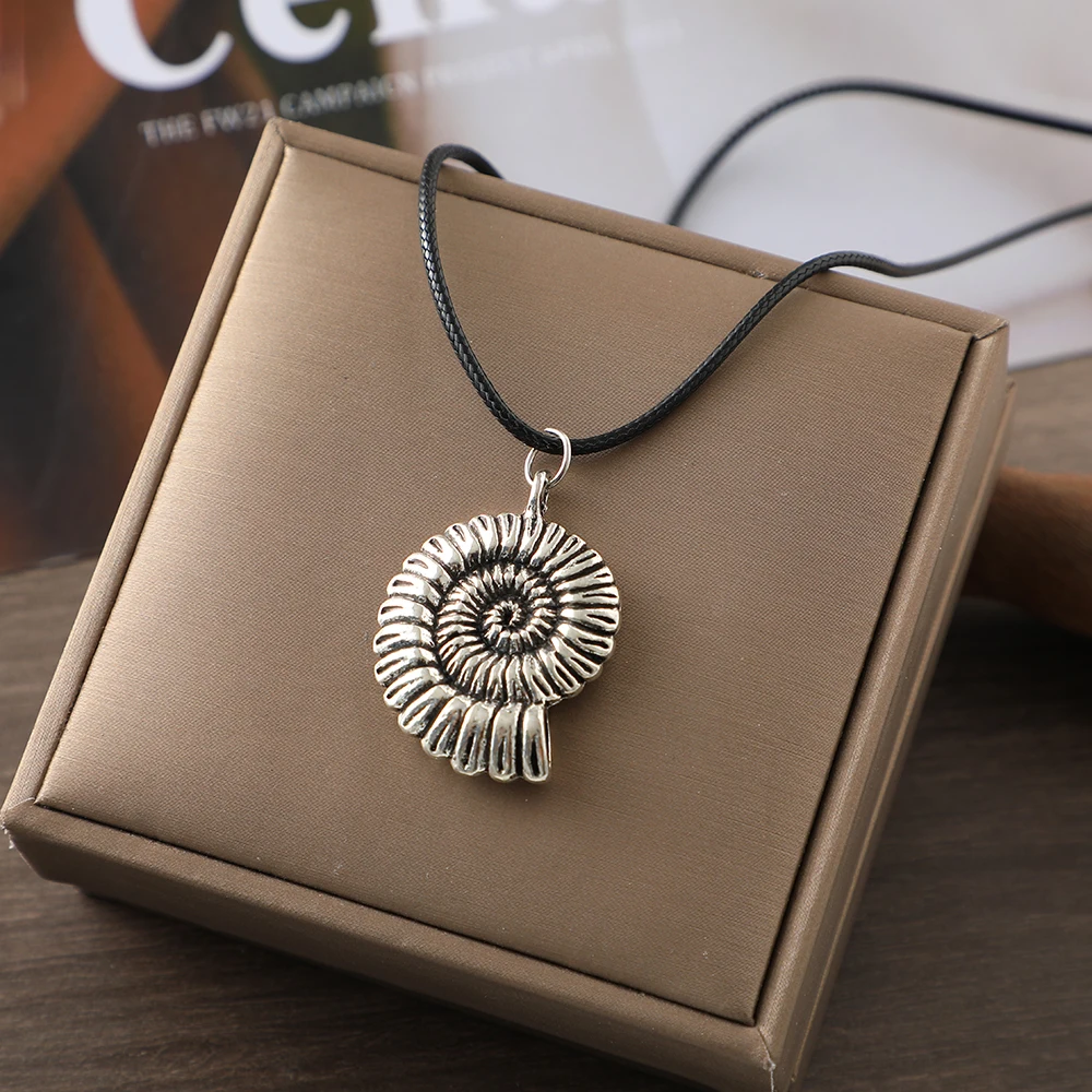 Alloy Retro Silver Color Women Girl Jewelry Shell Snail Conch Pendant Short Chunky Collar Necklace