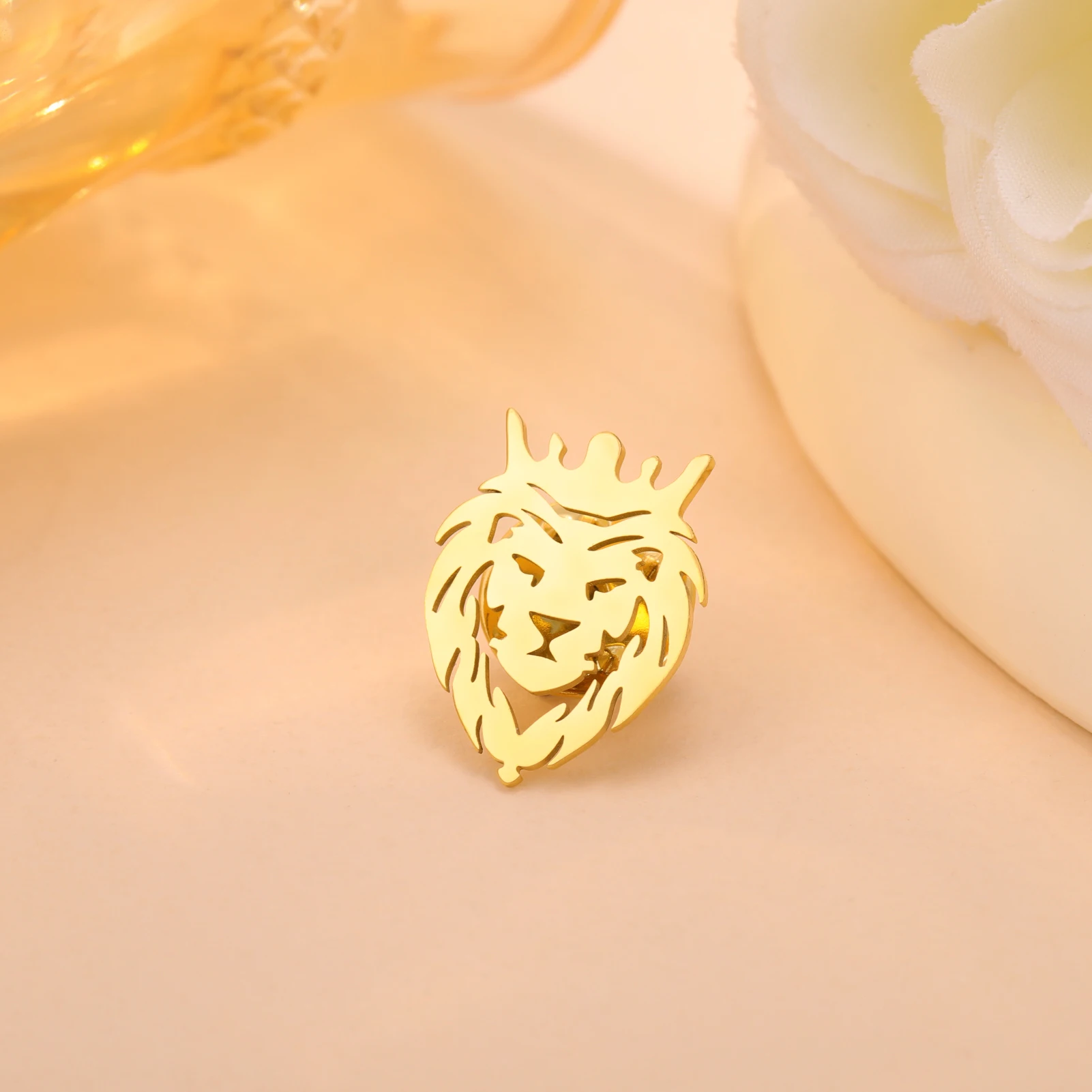 Cazador Stainless Steel Animal Crown Lion Pin Brooch for Men Women Suit Collar Badges Jewelry Wholesale New 2024 Trendy Gift