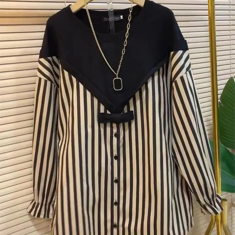 Camisa informal empalmada a rayas coreanas para primavera y otoño, ropa femenina con botones y cuello redondo, blusa holgada y elegante de manga