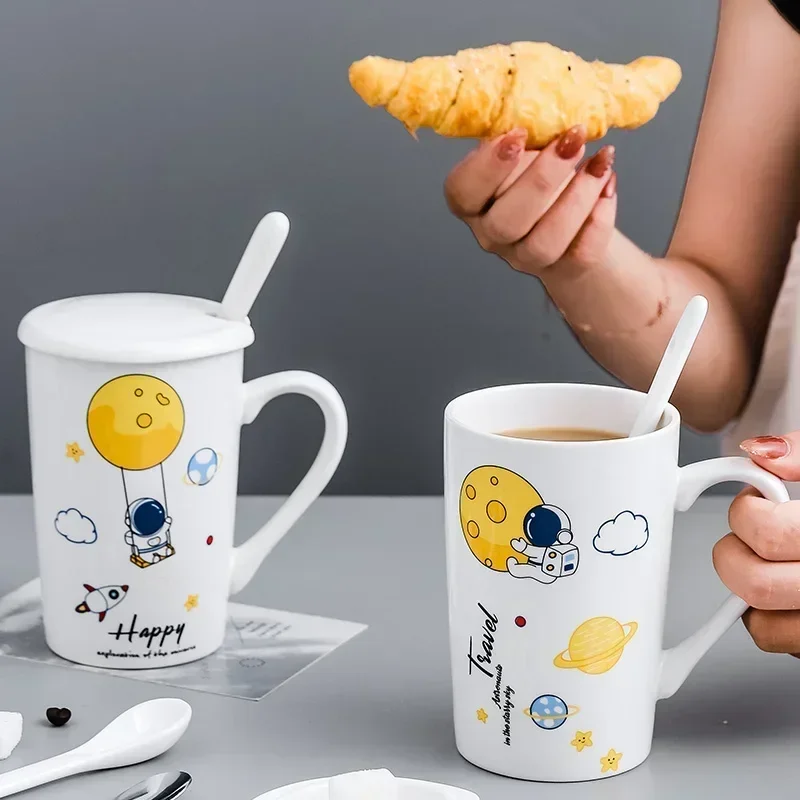

Женская кружка с крышкой, чашка для молока и кофе, офисные принадлежности, украшение для дома, симпатичная мультяшная керамическая чашка для питья для мальчиков и девочек