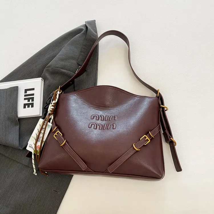 

Trendy Commute Square Bag, Structured Silhouette with Chain Strap, Convertible Shoulder & Crossbody, New 2026