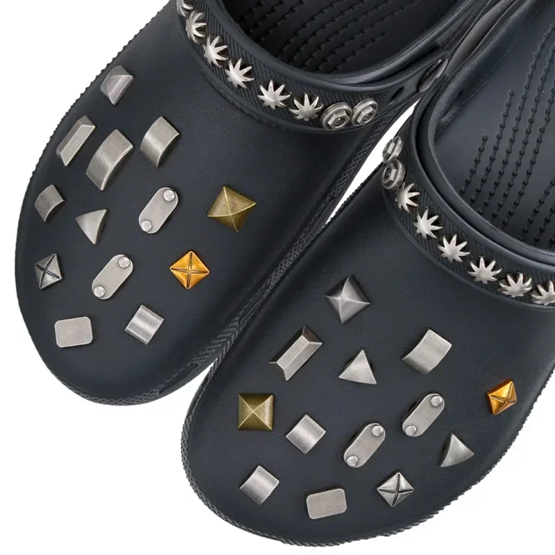 金属製の取り外し可能なハロウィーンのピン,銀色,チャーム,靴のアクセサリー,DIYリベット,靴の装飾,W-6, 1個