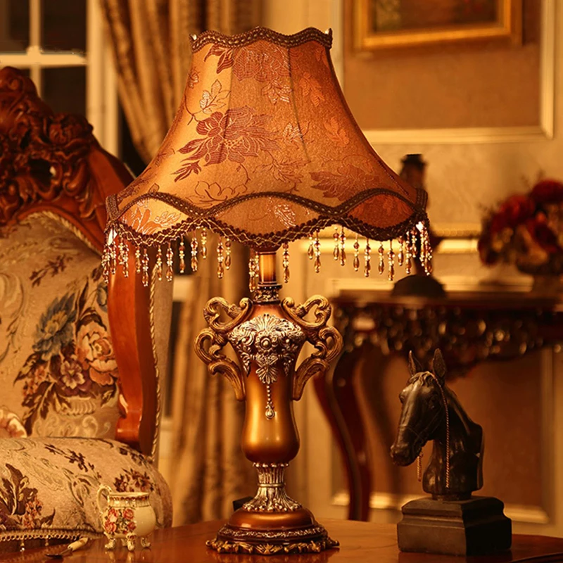 

European desk lamp Bedroom bedside lamp Light luxury retro premium atmosphere lamp Living room bedside table