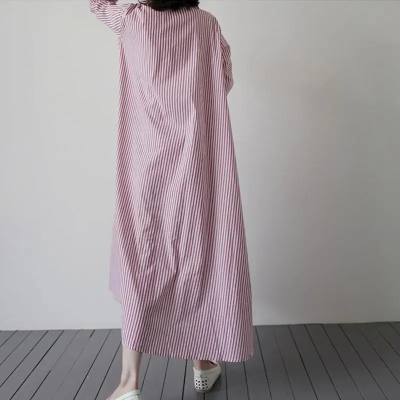 เสื้อคลุมยาวลายทางสไตล์เกาหลี ทรงหลวมแบบคลุมไหล่ เหมาะสำหรับใส่ไปทำงาน ทรงเอไลน์ ยาว พร้อมดีเทลกระดุม