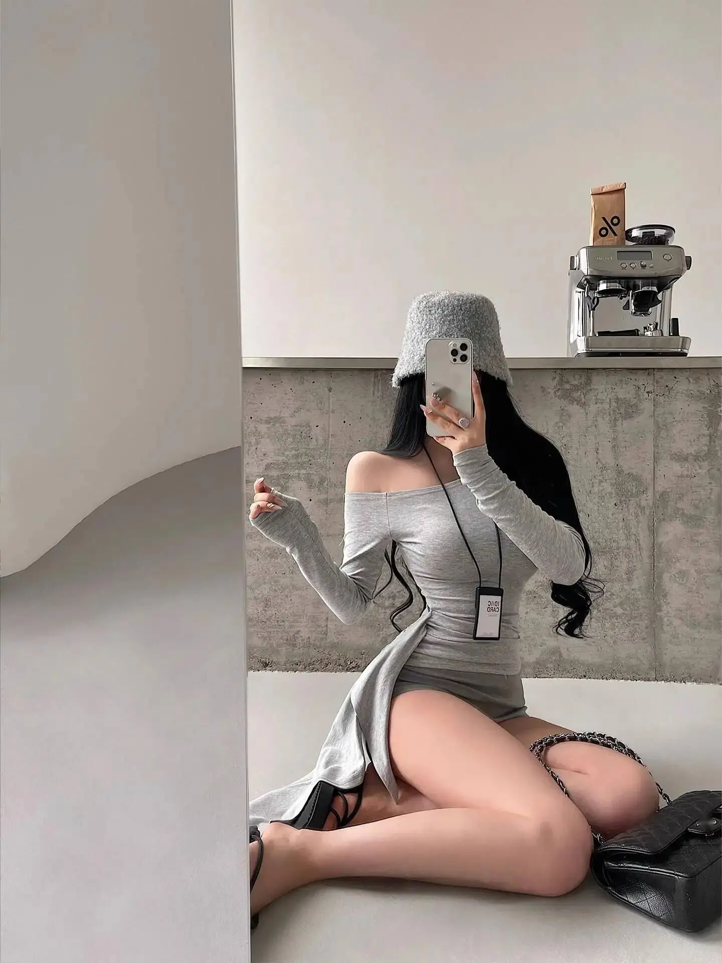 Camisetas ajustadas a la moda para mujer, camiseta Sexy de manga larga con hombros descubiertos y cintura fruncida, cinta lateral, Top ZYH7