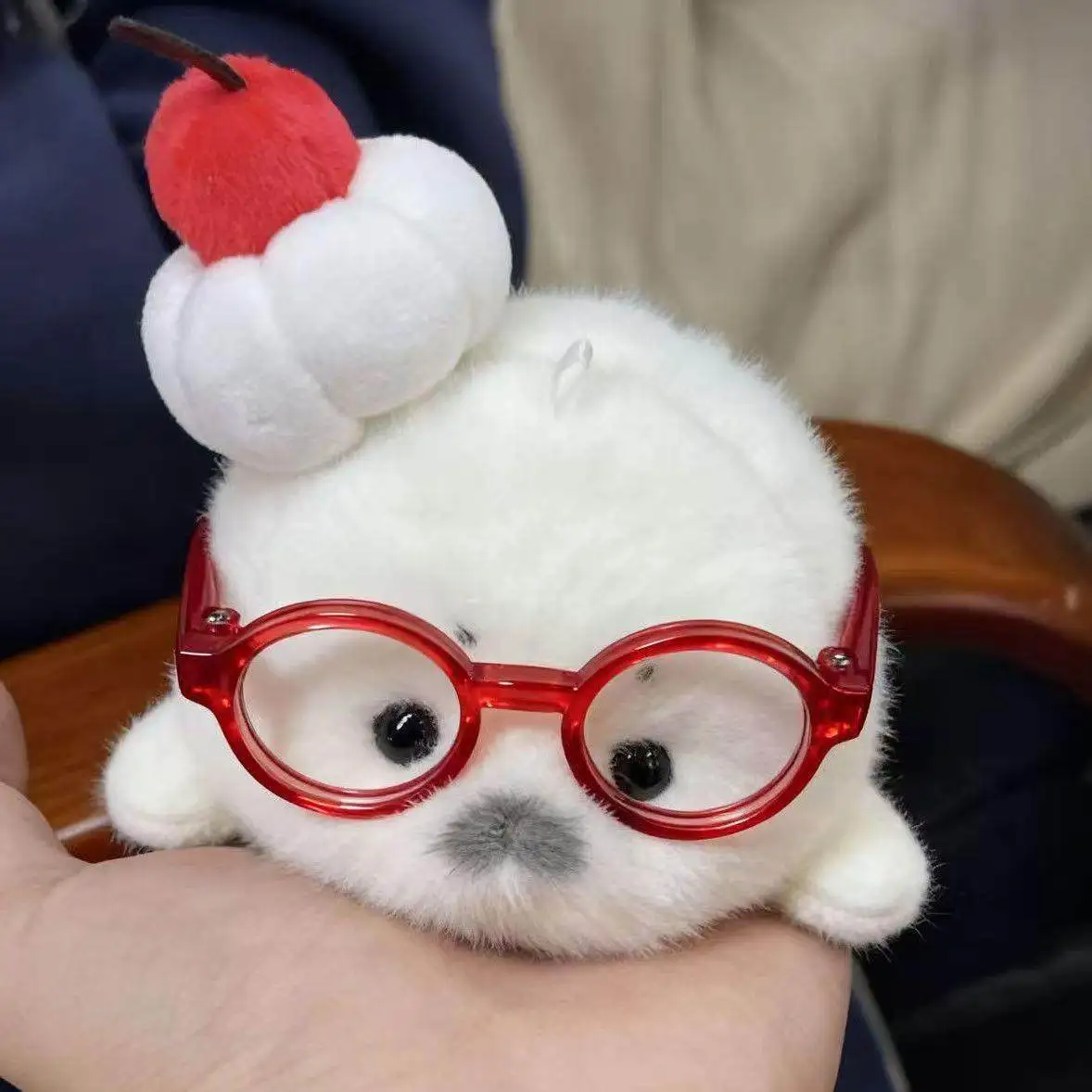 10cm Niedliche Plüschpuppe eines kleinen Seals mit Brille, Taschenanhänger, lustige Dekoration, Überraschungsgeschenk für den Partner – Detail 2