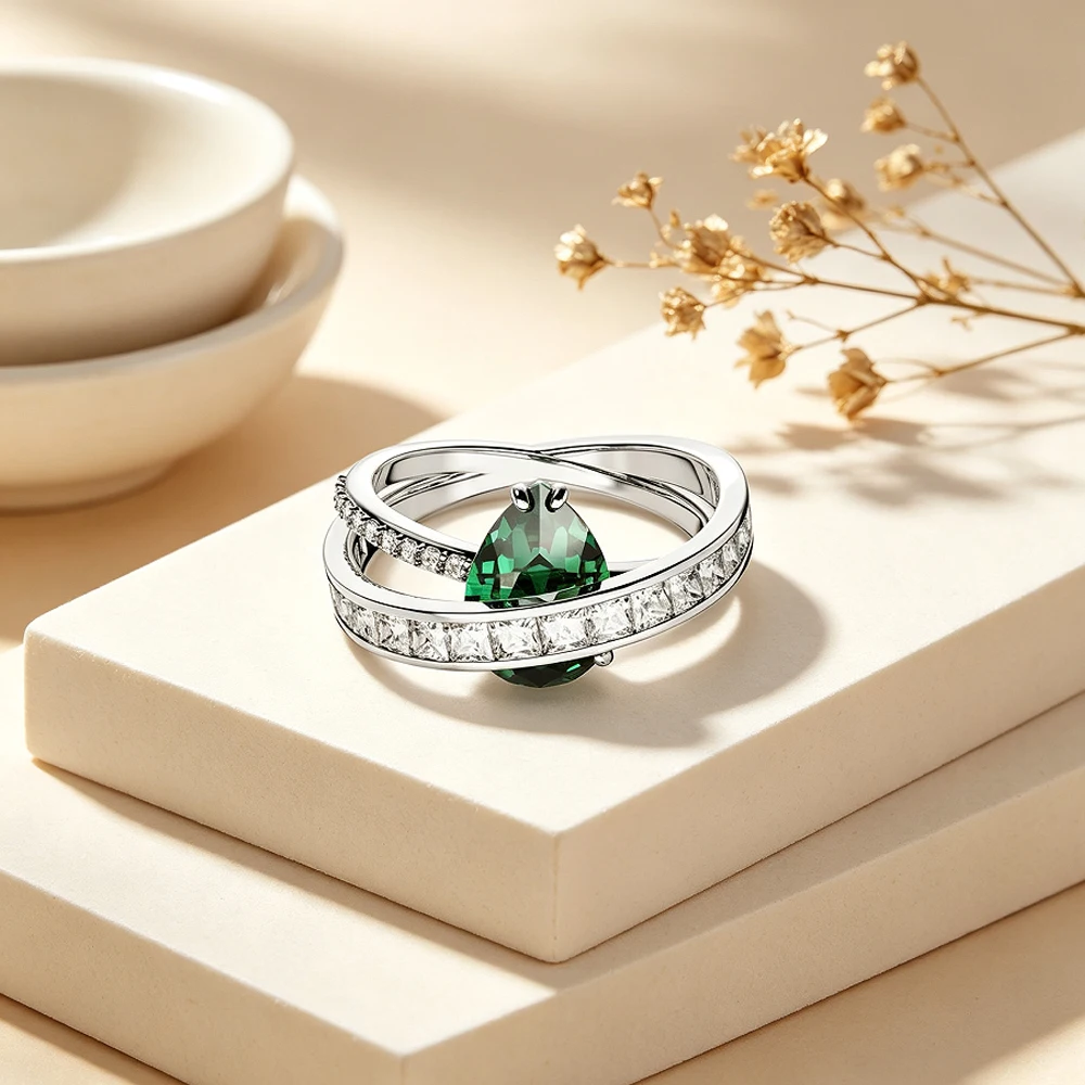 Light luxury gold full circle round diamond ring with ice transparent light blue rectangular ladder diamond full circle ring
