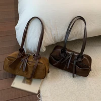 Bolso de bolos de mano Retro para mujer, nueva tendencia de moda de otoño e invierno, bolso de ante para axila, bolso de viaje de nicho